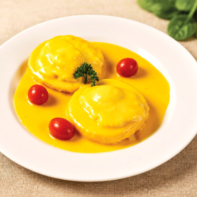 Eggs Benedict (Florentine with Butter Spinach / Chicken Salami)